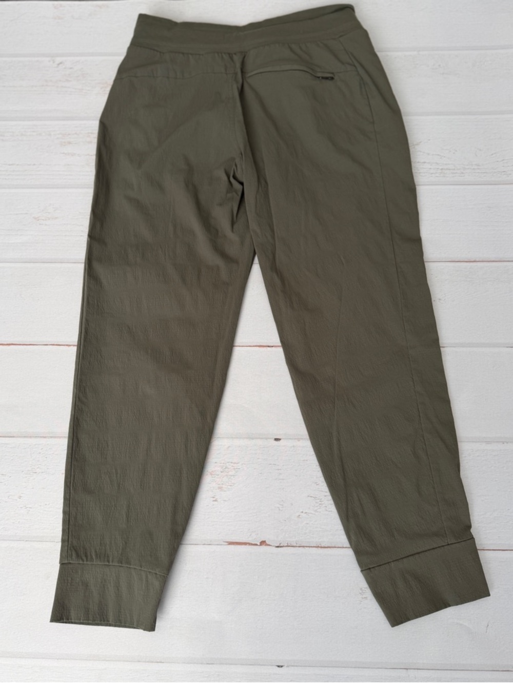 Athleta Womenβs Olive Green Jogger Pants Size 8 Zip Pockets - Picture 9 of 11